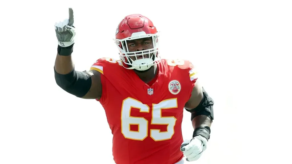 Trey Smith #65 of the Kansas City Chiefs takes the field prior to the game against the Cincinnati Bengals at GEHA Field at Arrowhead Stadium on September 15, 2024. (Source: Jamie Squire/Getty Images)