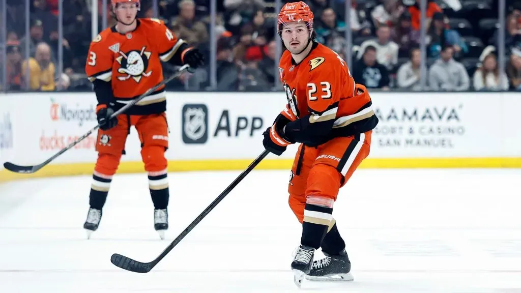 Mason McTavish #23 of the Anaheim Ducks at Honda Center on February 04, 2025 in Anaheim, California. (Photo by Ronald Martinez/Getty Images)