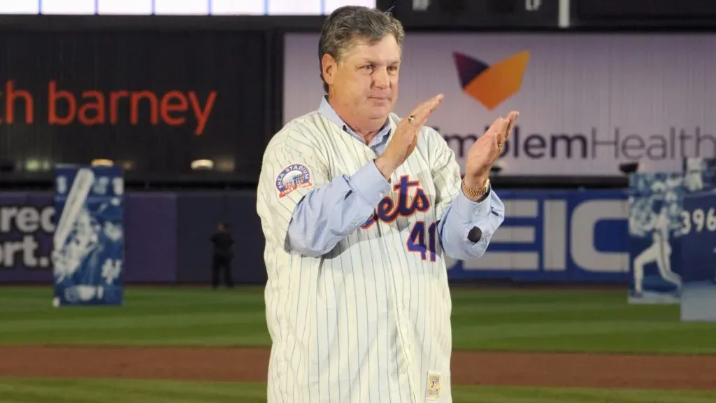 Former Mets players Tom Seaver waves to the fans at home plate after the game against the Florida Marlins to commemorate the last regular season baseball game ever played in 2008. (Source: Al Bello/Getty Images)