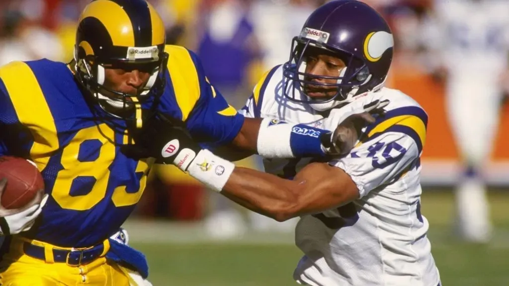 Defensive back Carl Lee of the Minnesota Vikings (right) attempts to tackle Los Angeles Rams wide receiver Flipper Anderson during a game in 1992. (Source: Getty Images)
