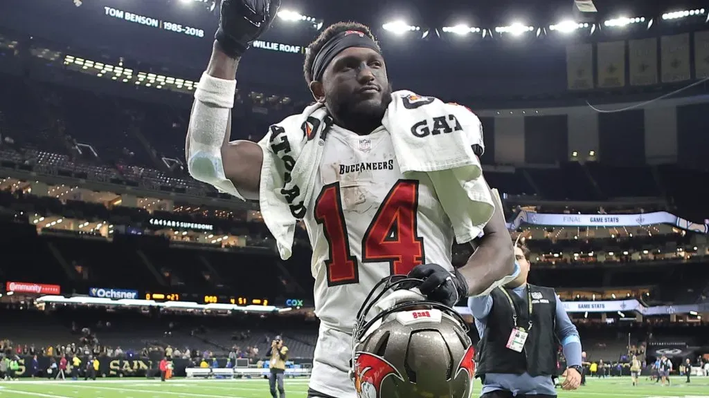 Chris Godwin #14 of the Tampa Bay Buccaneers leaves the field after defeating the New Orleans Saints in 2024. (Source: Jonathan Bachman/Getty Images)