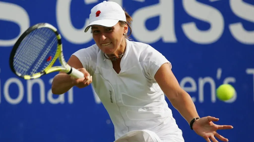 Yaroslava Shvedova of Russia in action against Na Li of China. (Matthew Lewis/Getty Images)