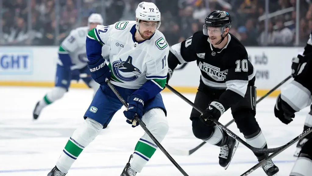 Filip Chytil (#72) of the Vancouver Canucks battles for puck control. (Photo by Ronald Martinez/Getty Images)