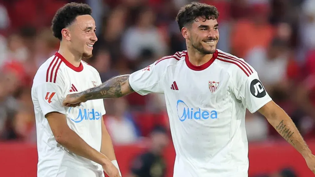 Isaac Romero of Sevilla FC smiling