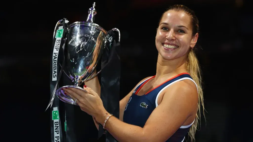 Dominika Cibulkova poses with the WTA Finals trophy. (Getty Images)