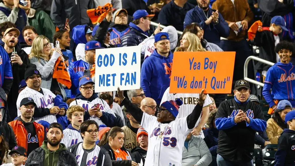 New York Mets fans (Source: Elsa/Getty Images)