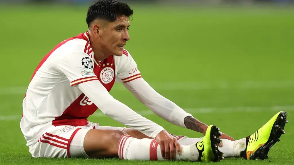 Edson Álvarez no jugará en Borussia Dortmund (Photo by Dean Mouhtaropoulos/Getty Images)