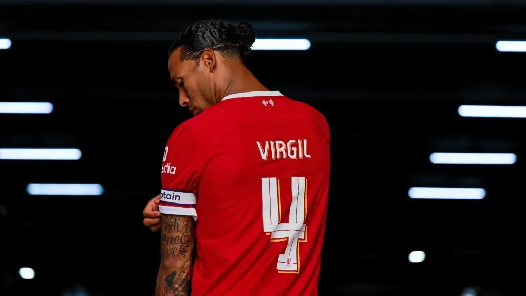 Virgil Van Dijk es el nuevo capitán del Liverpool