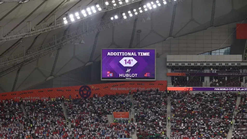 En el partido que Estados Unidos y Gales jugaron en Qatar 2022 se llegaron a adicionar 14 minutos. Getty Images.