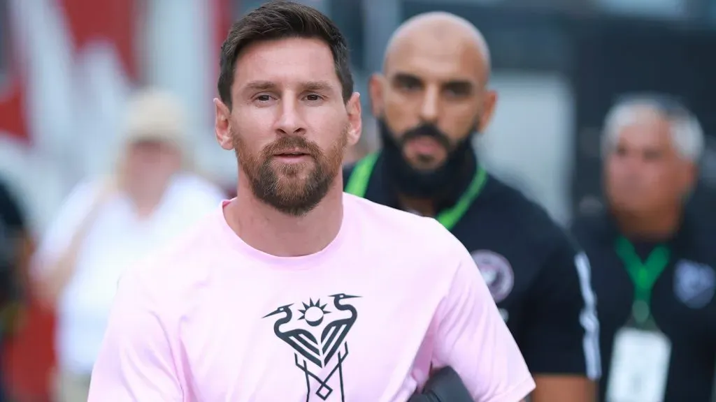 Yassine Cheuko protege a Messi en Miami.