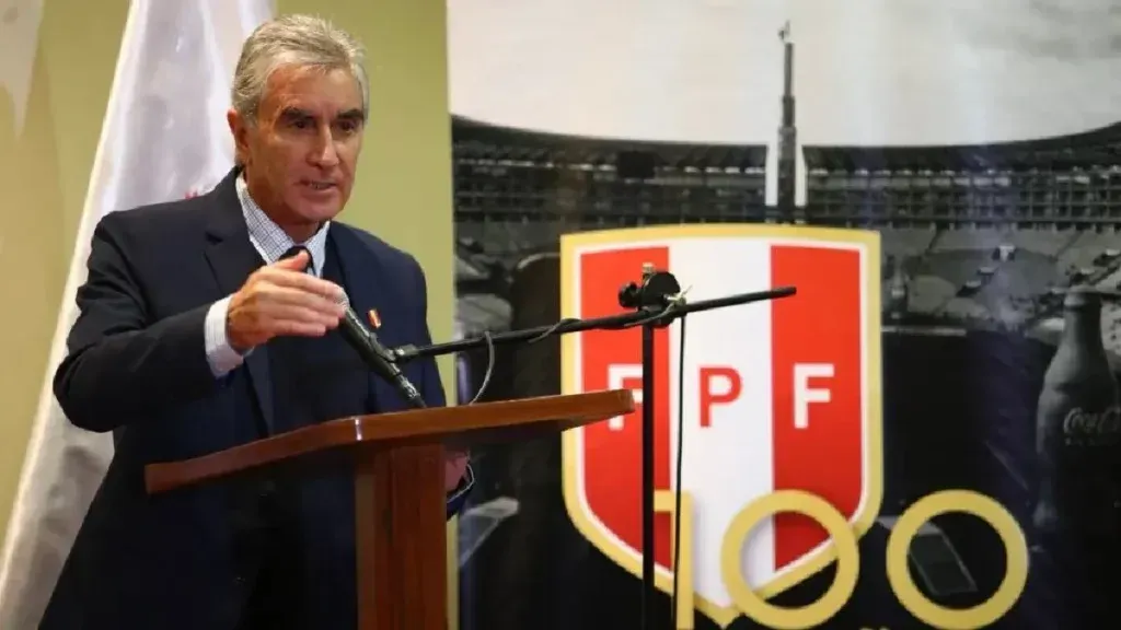 Juan Carlos Oblitas en un acto oficial de la Federación. (Foto: RPP Noticias).