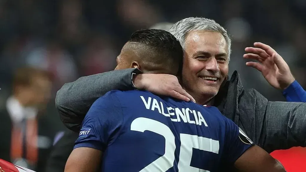 Mourinho fue el DT que hizo capitán a Valencia del Manchester United. Foto: Getty.