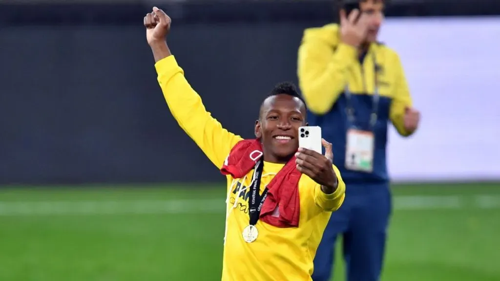 Pervis Estupiñán celebrando la UEFA Europa League. Foto: Getty.
