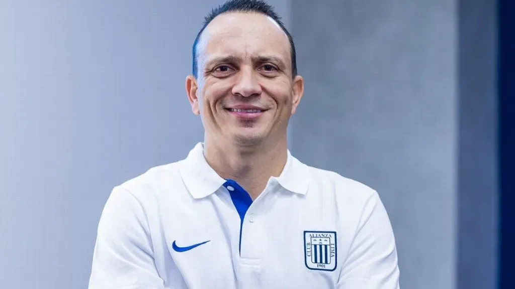 Alejandro Restrepo en Alianza Lima. (Foto: Twitter).