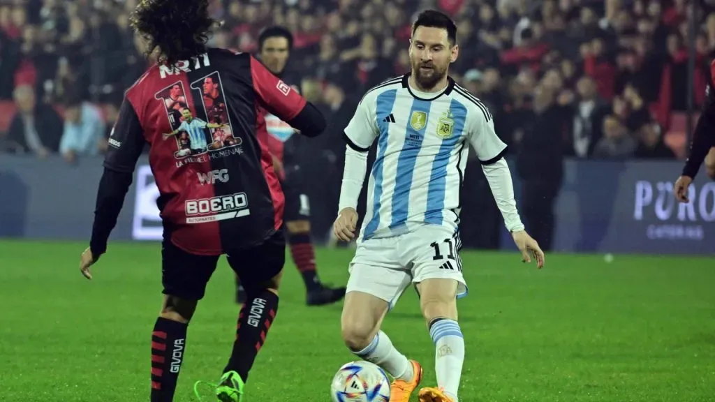 Messi durante la despedida de Maxi Rodríguez en la cancha de Newell’s: IMAGO
