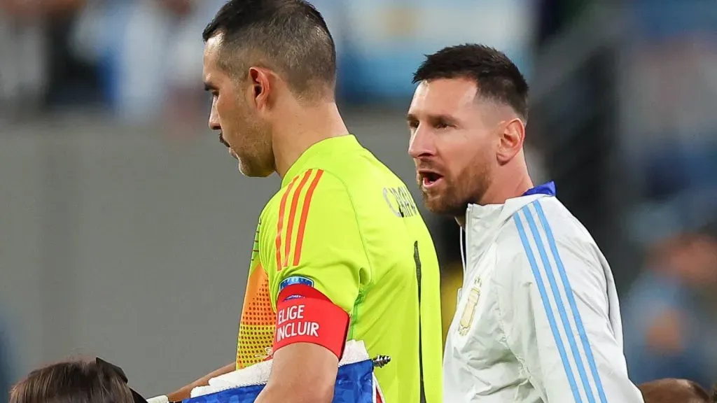 Claudio Bravo y Lionel Messi durante la Copa América: IMAGO