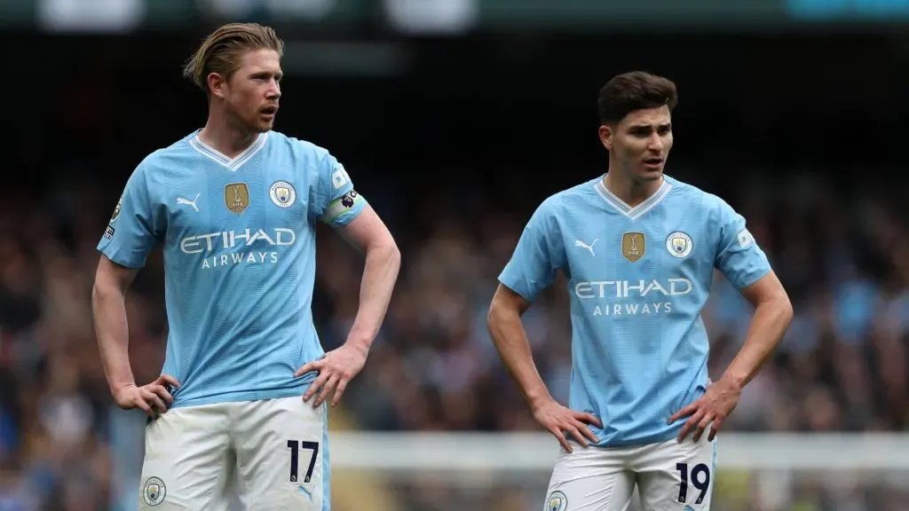 Julián Álvarez y Kevin De Bruyne no terminan de ser confirmados como parte del Manchester City 2024/2025: IMAGO