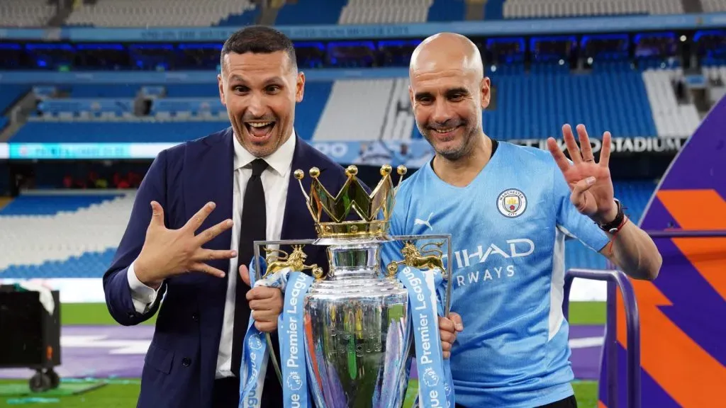 Khaldoon Al Mubarak (CEO) y Pep Guardiola esperan por el juicio al Manchester City: IMAGO