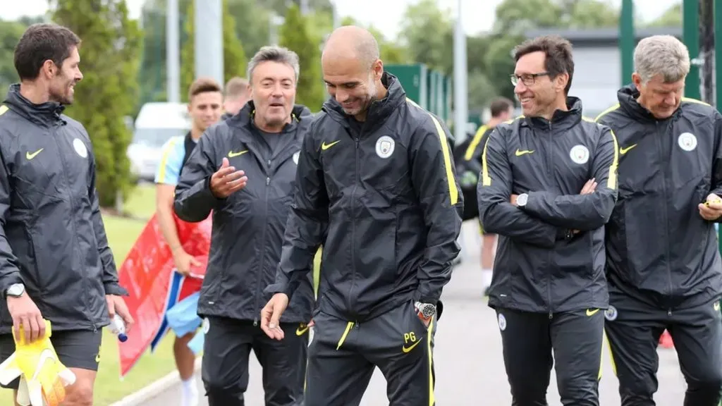 Guardiola quiso premiar a cada miembro del staff de Manchester City por tantos años de servicio: IMAGO
