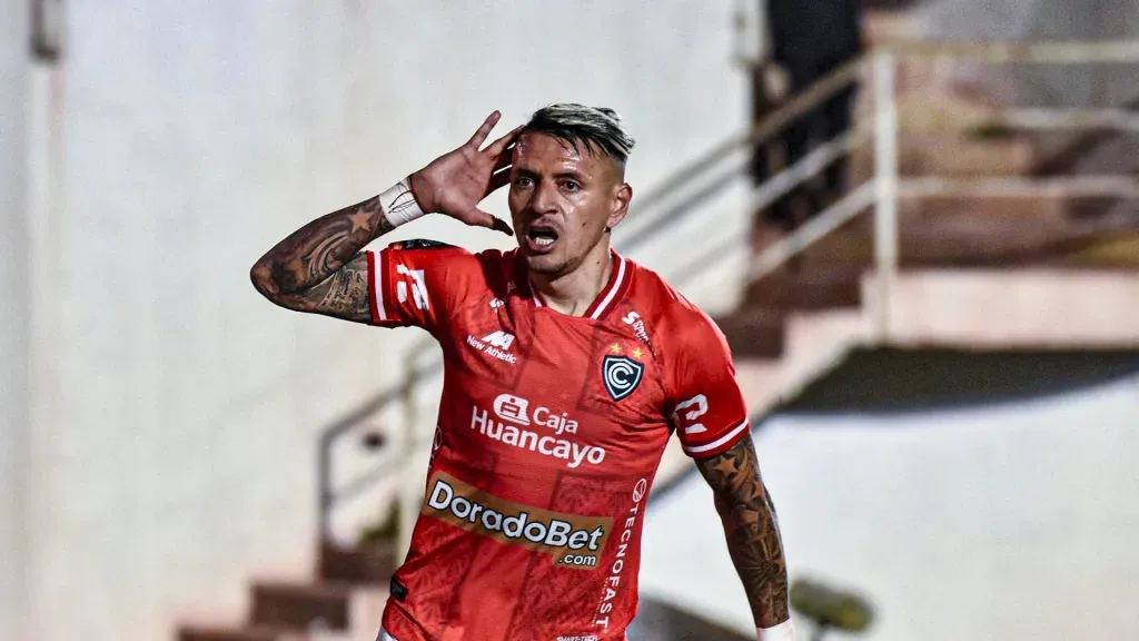 Carlos Garcés – Cienciano.