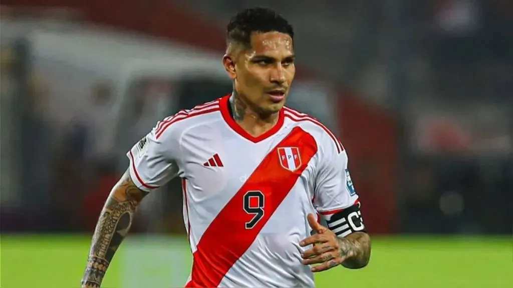 Paolo Guerrero jugando en la Selección Peruana. (Foto: IMAGO).