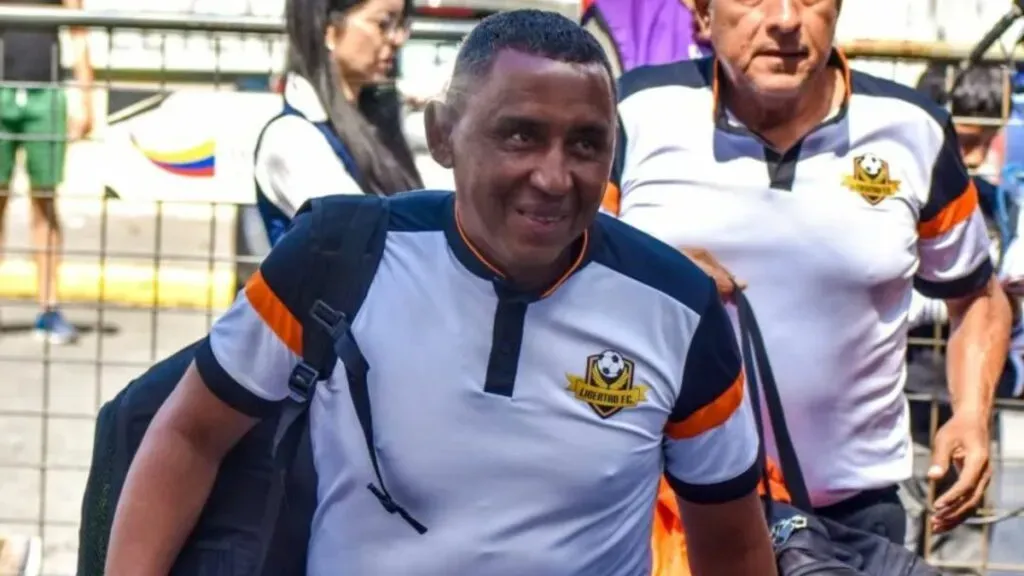 Juan Carlos León – DT Libertad de Loja.