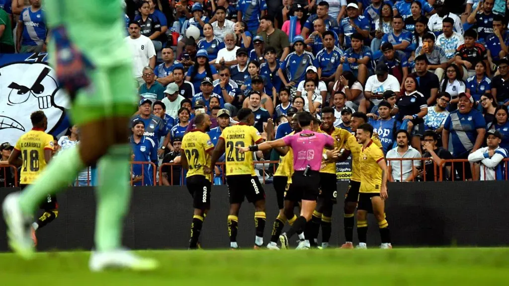 Emelec  cayó goleado 4-0 en el Clásico del Astillero.