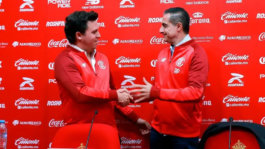 Santiago San Román junto a Renato Paiva, flamante DT de Toluca [Getty Images].