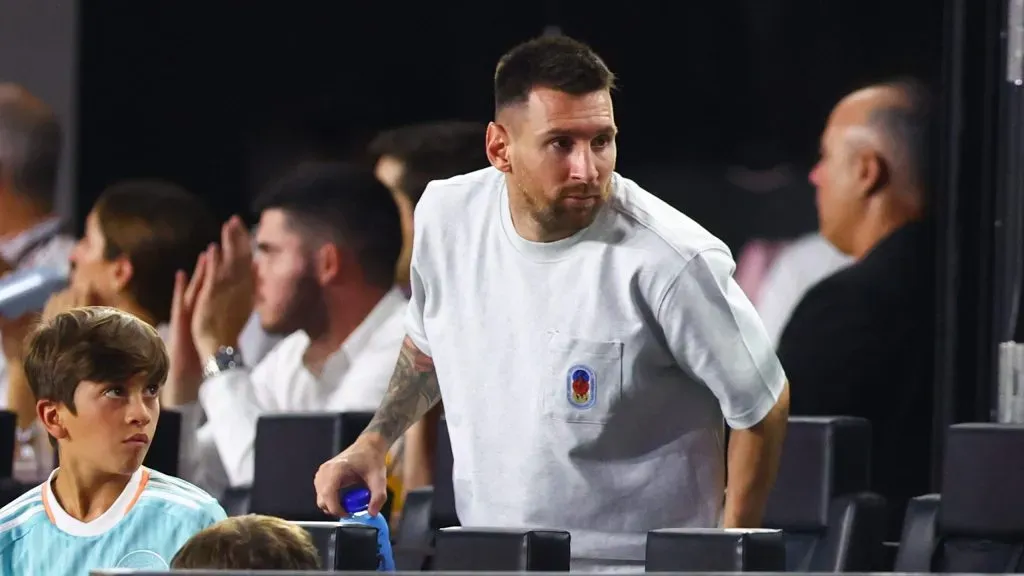 Lionel Messi vio los últimos juegos desde las gradas y sigue fuera… por ahora [Foto: Getty Images]