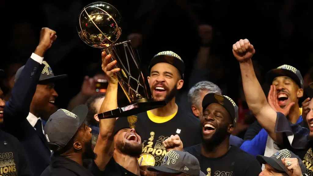 JaVale McGee celebra un campeonato con GSW (GETTY IMAGES)