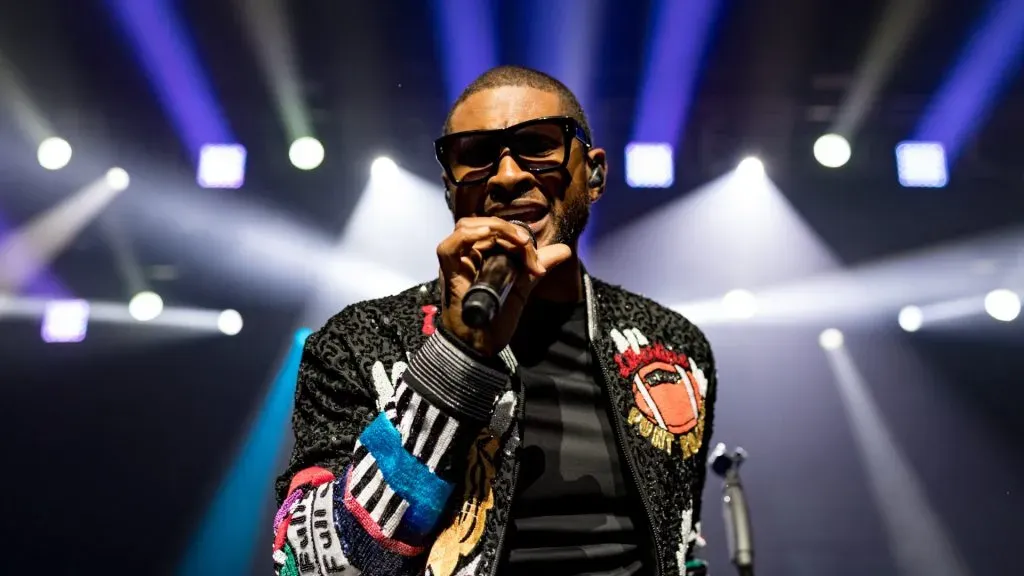 Usher performs at Real 92.3’s The Real Show at The Forum on November 5, 2016. (Source: Christopher Polk/Getty Images)