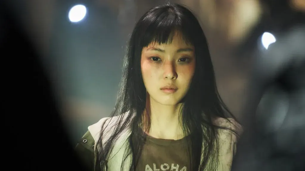 Jeon So-nee as Jeong Su-in in Parasyte: The Grey (Netflix)