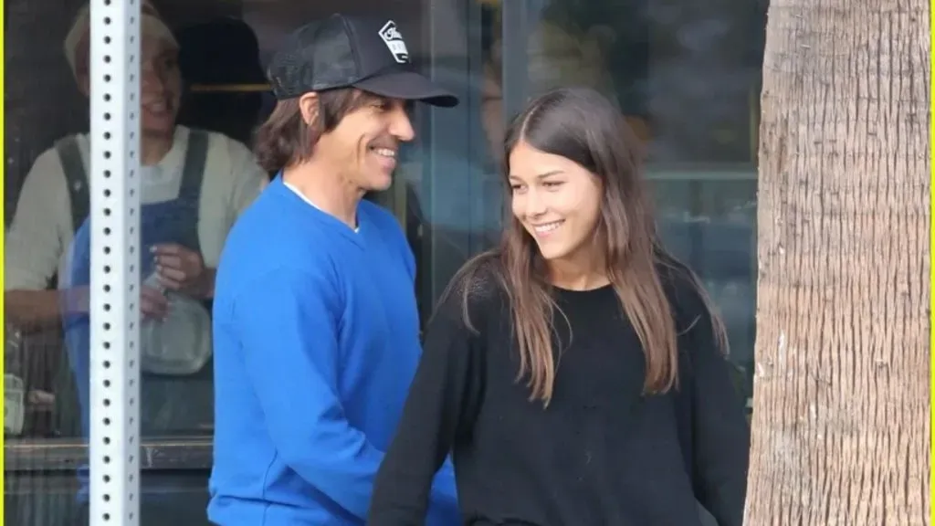 Anthony Kiedis and Helena Vestergaard shopping in Venice on November 25, 2014. (Source: JustJared)