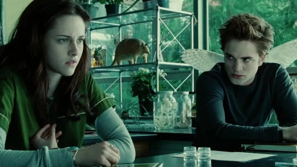 Kristen Stewart and Robert Pattinson in Twilight. (Source: IMDb)