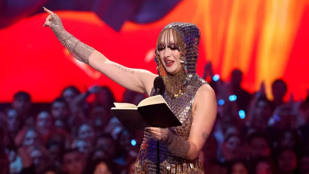 Chappell Roan accepts the Best New Artist award on stage during the 2024 MTV Video Music Awards at UBS Arena on September 11, 2024 in Elmont, New York. (Source: Mike Coppola/Getty Images for MTV)