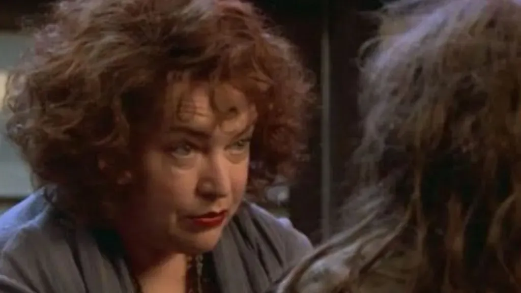 Kathy Bates in “Annie” (Source: Pinterest)