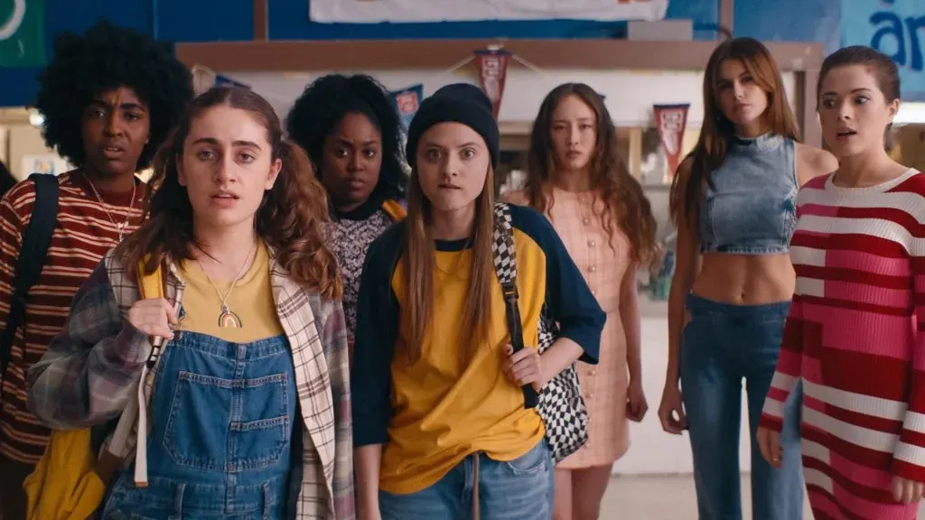 Havana Rose Liu, Virginia Tucker, Zamani Wilder, Rachel Sennott, Kaia Gerber, Ayo Edebiri y Summer Joy Campbell en Bottoms.