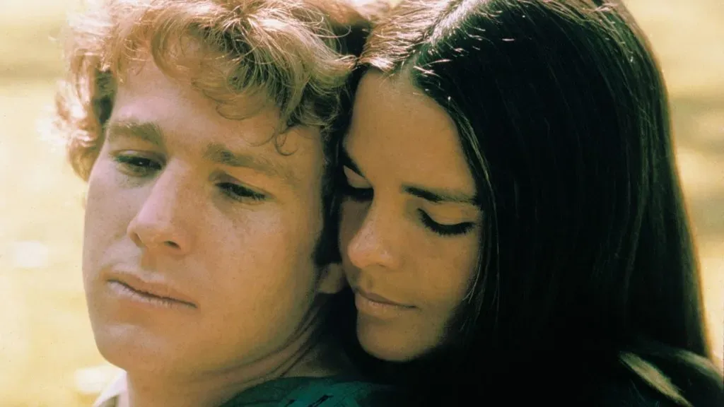 Ali MacGraw y Ryan O&#039;Neal en Historia de Amor.