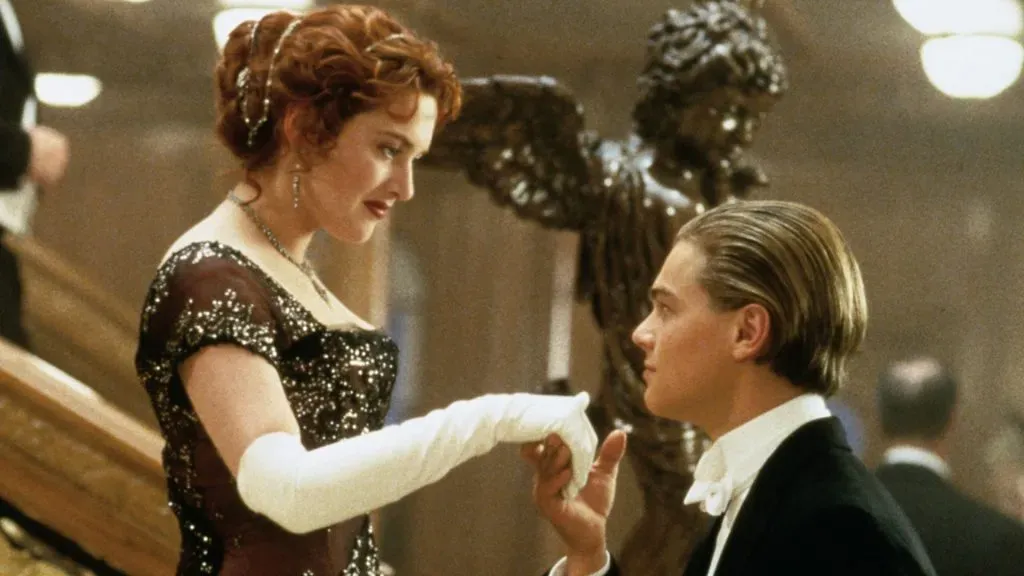 Leonardo DiCaprio y Kate Winslet en Titanic.  (Fuente: IMDb)