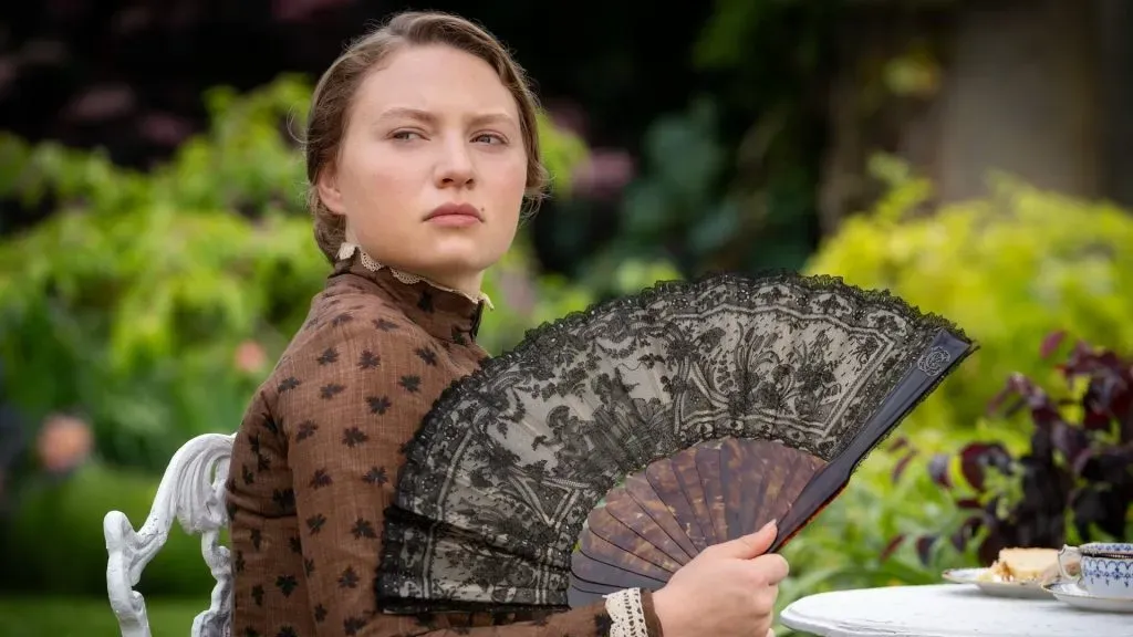 Mia Threapleton en The Buccaneers: Aristócratas por Amor.