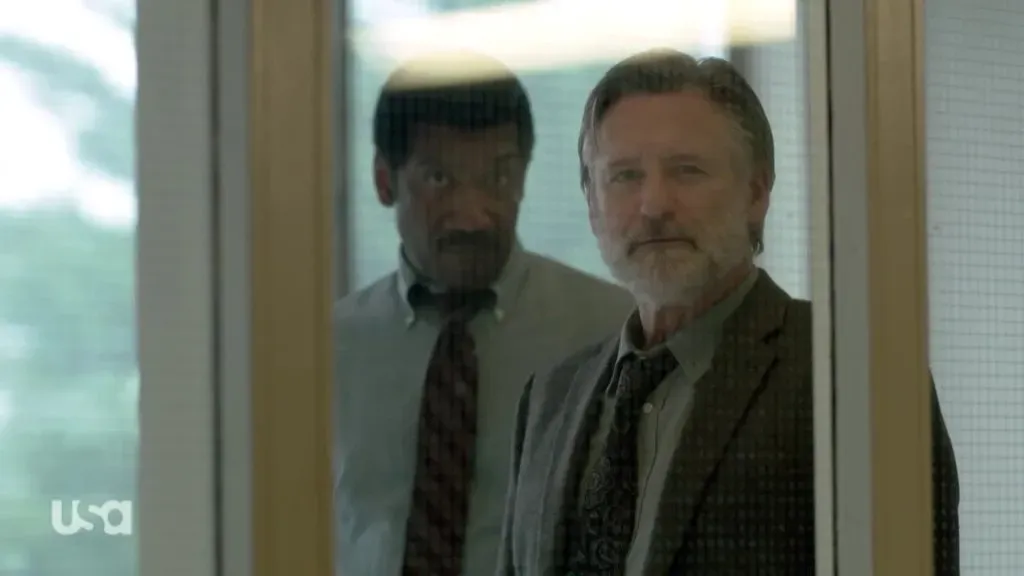 Bill Pullman como el detective Harry Ambrose. (IMDb)