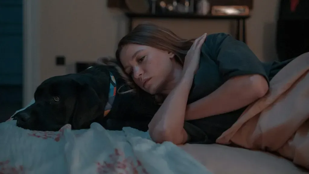 Leyla deberá tratar de sanar antes de retomar su vida, luego de todo lo que sufrió en la primera temporada de esta serie. Imagen: Netflix.