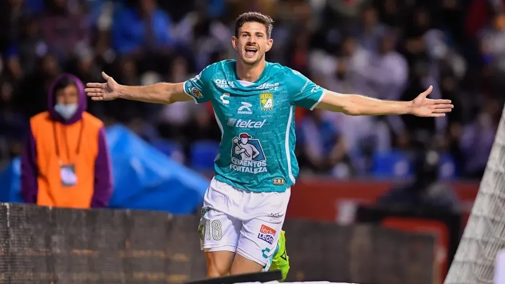 Lucas di Yorio celebrando uno de sus tantos en León. Crédito: León.