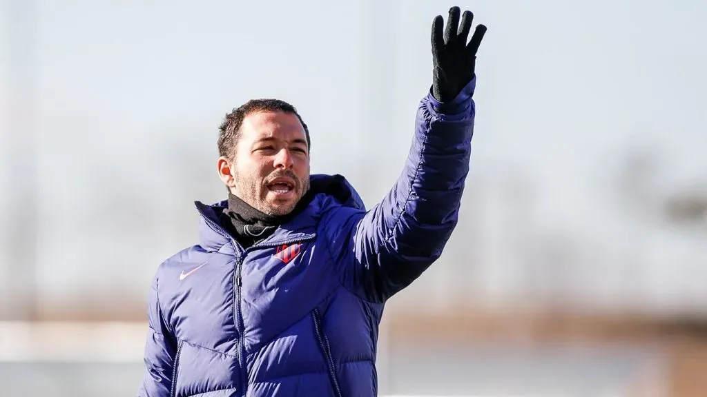 Óscar Fernández en Atlético de Madrid Femenino. Crédito: Atlético de Madrid.