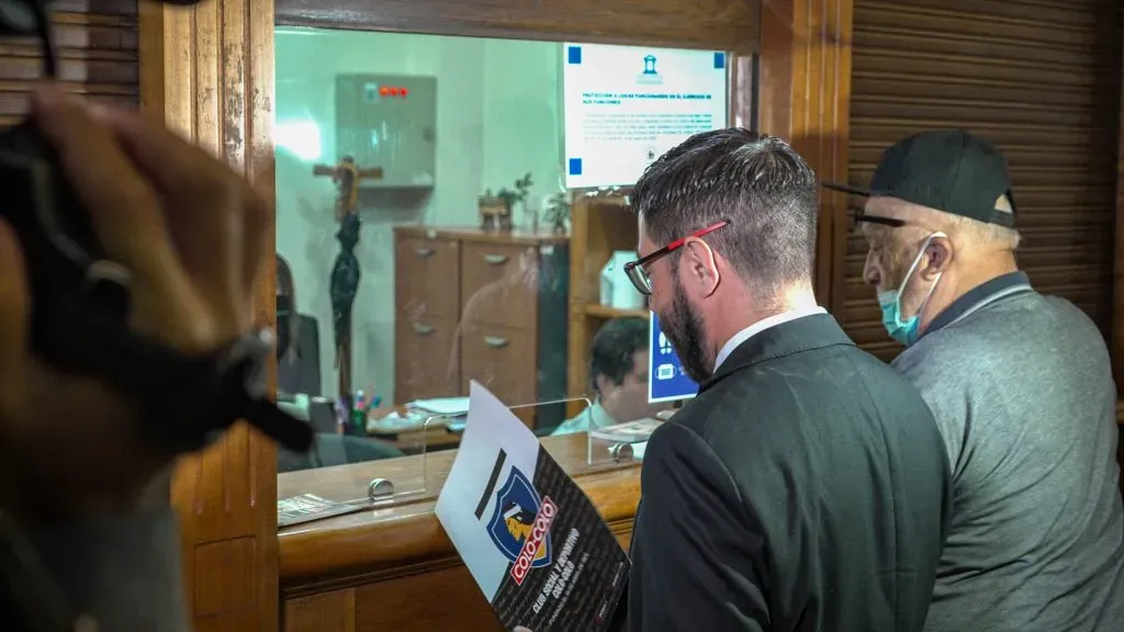 Matías Camacho presentando el recurso de protección en la Corte de Apelaciones. (Foto: CSD Colo Colo)