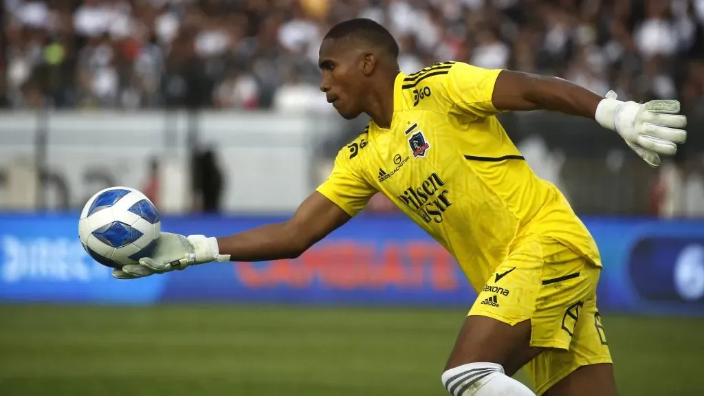 Omar Carabalí puede dejar Colo Colo. | Imagen: Photosport.