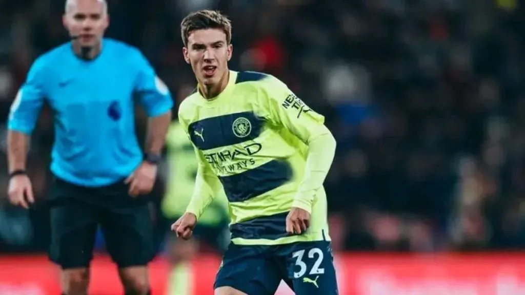 Perrone ya debutó con el Manchester City.