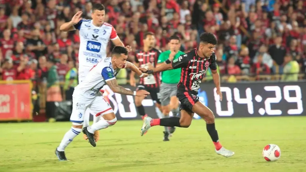 Alajuelense y Cartaginés se enfrentaron una sola vez por torneos internacionales.