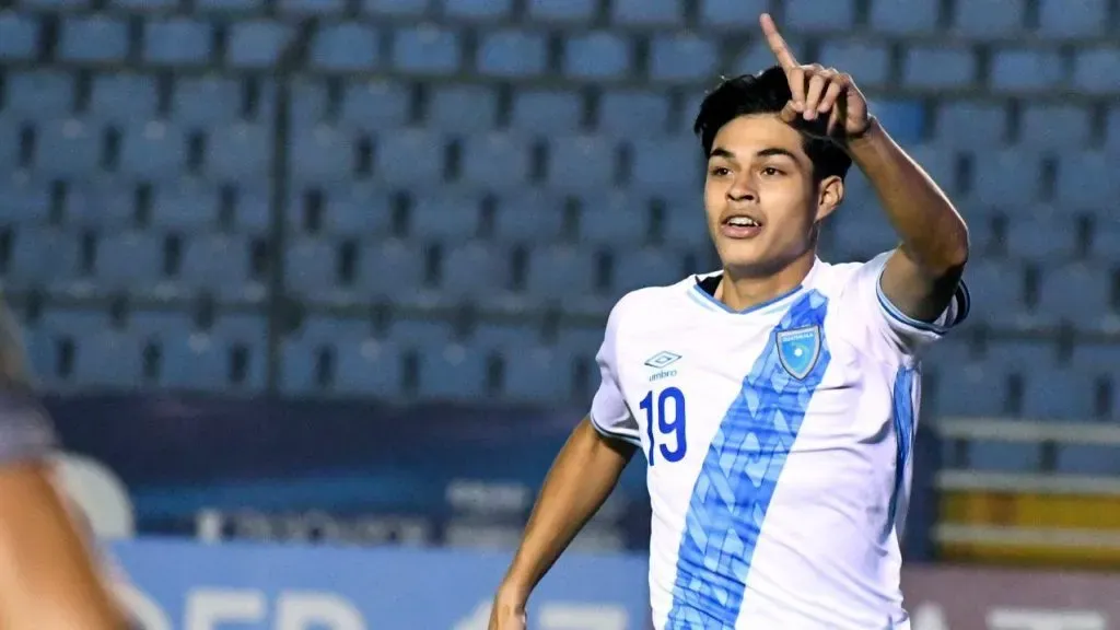 Olger Escobar con la Selección de Guatemala