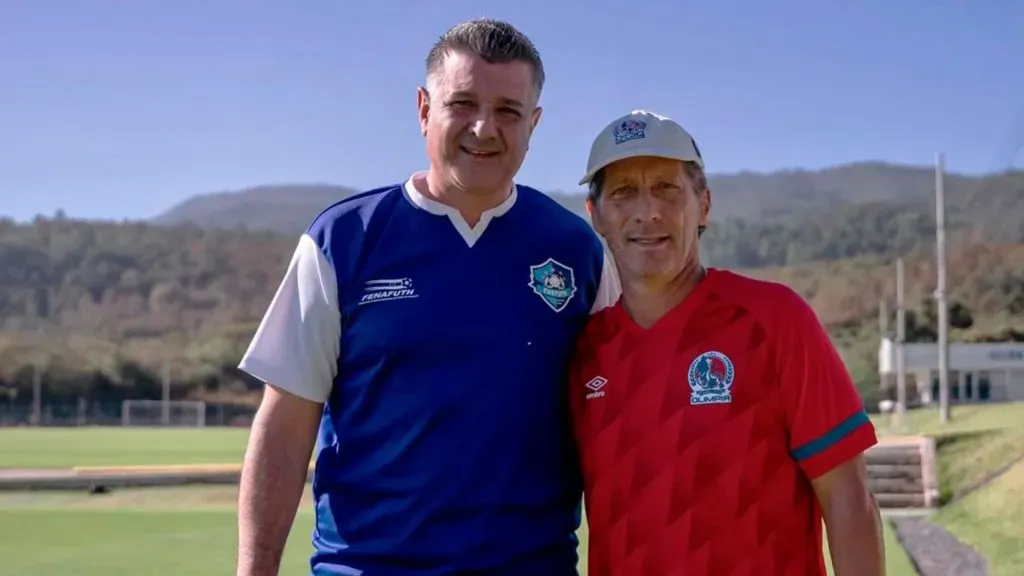 Los entrenadores Diego Vásquez y Pedro Troglio